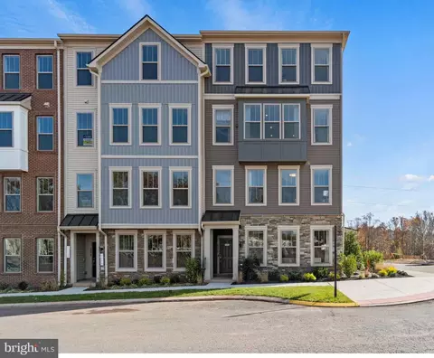 816 Ambrose Ln # B, Manassas Park, VA 20111
