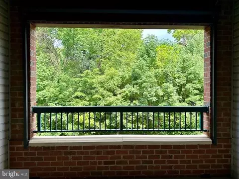 7055 Heritage Hunt Dr #206, Gainesville, VA 20155