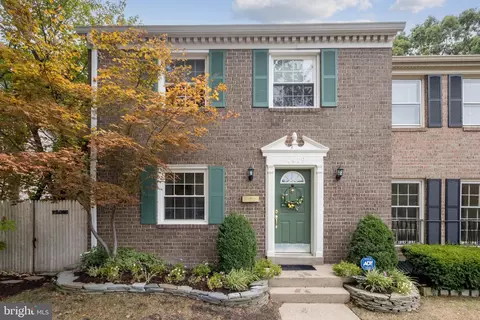 1419 Admiral Dr, Woodbridge, VA 22192