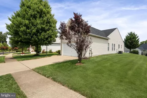 Exterior - 16149 Dancing Leaf Pl, Dumfries, VA 22025 photo 2 of 4