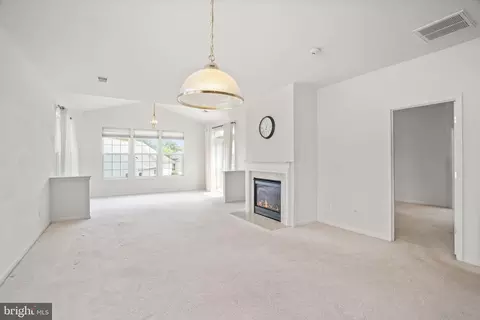 Living - 16149 Dancing Leaf Pl, Dumfries, VA 22025 photo 6 of 9