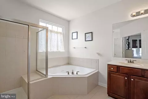 Bath - 16149 Dancing Leaf Pl, Dumfries, VA 22025 photo 1 of 2