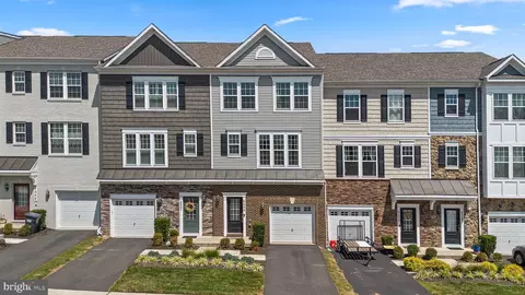 6099 Camerons Ferry Dr, Haymarket, VA 20169