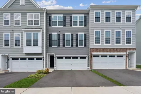 9184 Wyche Knoll Ln, Manassas, VA 20110
