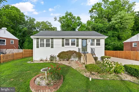 16021 Crest Dr, Woodbridge, VA 22191