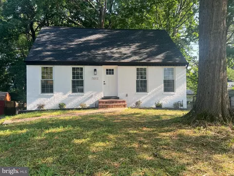 5312 Satterfield Dr, Woodbridge, VA 22193