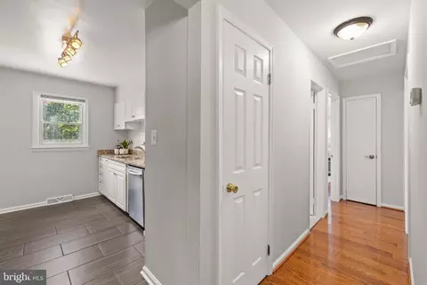 9811 Lomond Dr, Manassas, VA 20109 photo 13