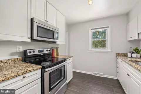 9811 Lomond Dr, Manassas, VA 20109 photo 10