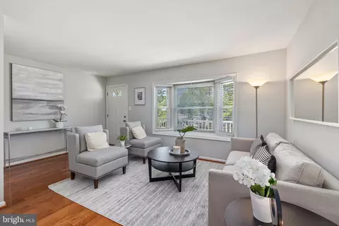 9811 Lomond Dr, Manassas, VA 20109 photo 3