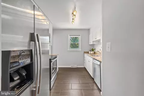 9811 Lomond Dr, Manassas, VA 20109 photo 12