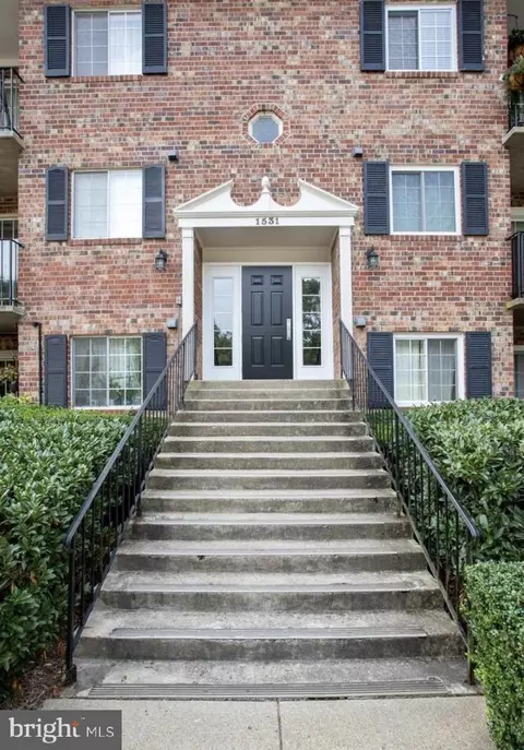 1531 Colonial Dr #302, Woodbridge, VA 22192