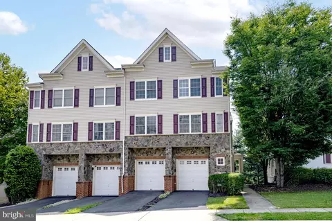 16819 Nuttal Oak Pl, Woodbridge, VA 22191