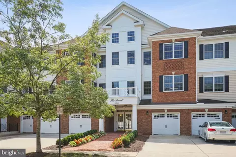 15241 Royal Crest Dr #103, Haymarket, VA 20169