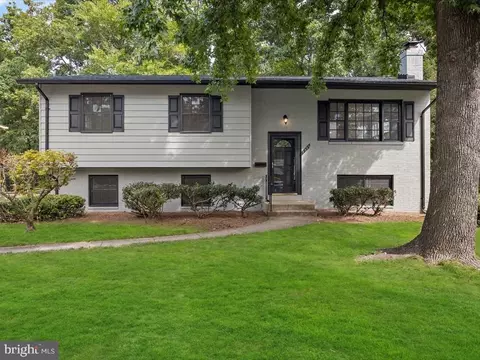 7386 Roxbury Ave, Manassas, VA 20109
