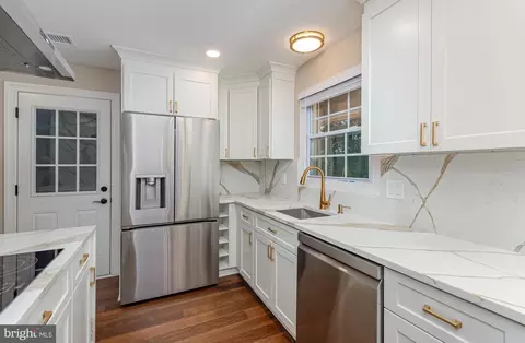Kitchen - 7821 Cerro Gordo, Gainesville, VA 20155 photo 3 of 5