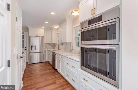 Kitchen - 7821 Cerro Gordo, Gainesville, VA 20155 photo 4 of 5