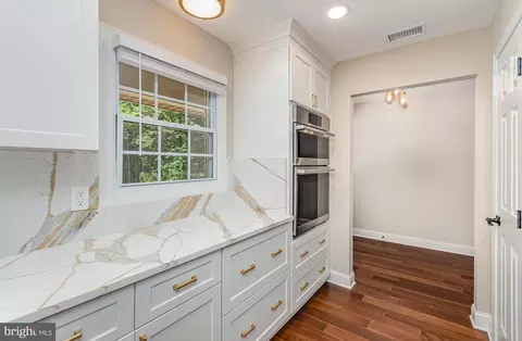 Entry Way - 7821 Cerro Gordo, Gainesville, VA 20155 photo 3 of 5
