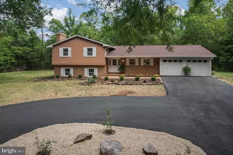 Exterior - 7821 Cerro Gordo, Gainesville, VA 20155 photo 5 of 6