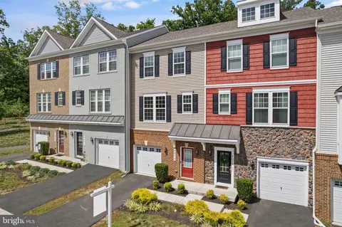 6073 Camerons Ferry Dr, Haymarket, VA 20169