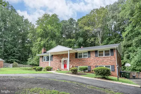18412 Cedar Dr, Triangle, VA 22172 photo 3