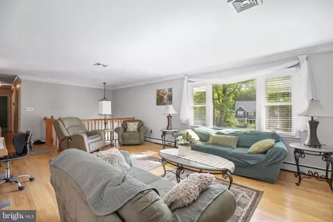 18412 Cedar Dr, Triangle, VA 22172 photo 9