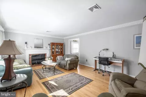18412 Cedar Dr, Triangle, VA 22172 photo 11