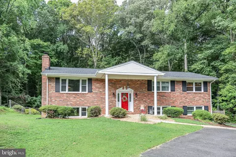 18412 Cedar Dr, Triangle, VA 22172 photo 4