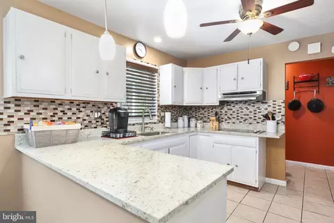 18412 Cedar Dr, Triangle, VA 22172 photo 17
