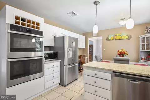 18412 Cedar Dr, Triangle, VA 22172 photo 19