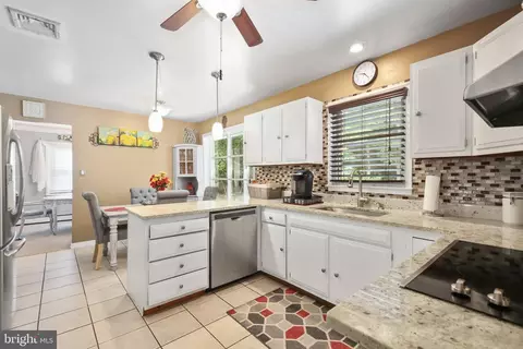 18412 Cedar Dr, Triangle, VA 22172 photo 18