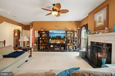 Living - 3725 Katie Pl, Triangle, VA 22172 photo 1 of 1