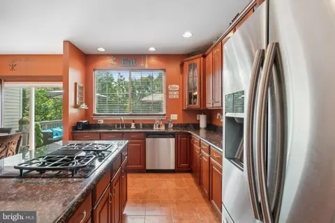 Kitchen - 3725 Katie Pl, Triangle, VA 22172 photo 3 of 5