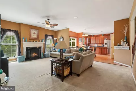 Entry Way - 3725 Katie Pl, Triangle, VA 22172 photo 4 of 7