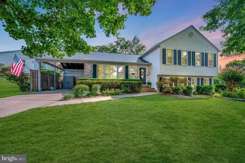 12219 Oakwood Dr, Woodbridge, VA 22192