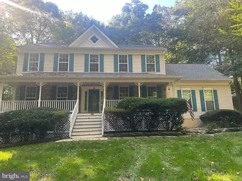 13860 Holly Forest Dr, Manassas, VA 20112