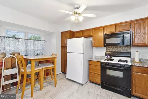 1934 Heatherbrook Ct, Woodbridge, VA 22192 photo 2