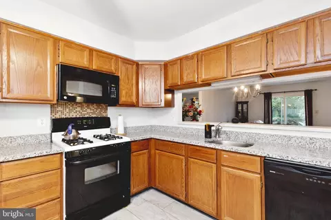 1934 Heatherbrook Ct, Woodbridge, VA 22192 photo 4
