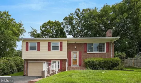 13511 Kelmont Ct, Woodbridge, VA 22193