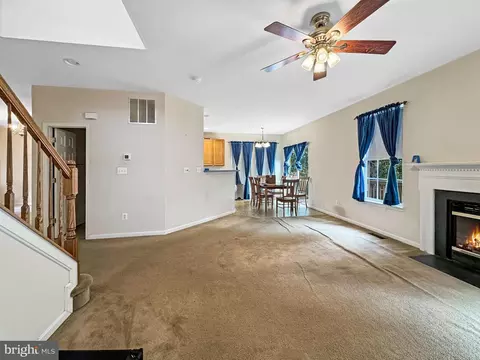 Living - 8617 Webster Tavern Way, Manassas, VA 20109 photo 4 of 5