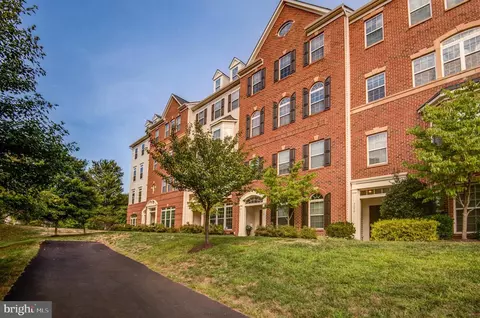 7314 Brunson Cir, Gainesville, VA 20155