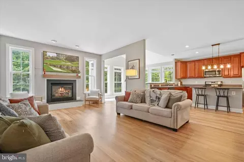 Living - 12941 Champlain Dr, Manassas, VA 20112 photo 2 of 2