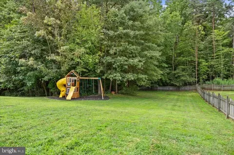 Exterior - 12941 Champlain Dr, Manassas, VA 20112 photo 5 of 7