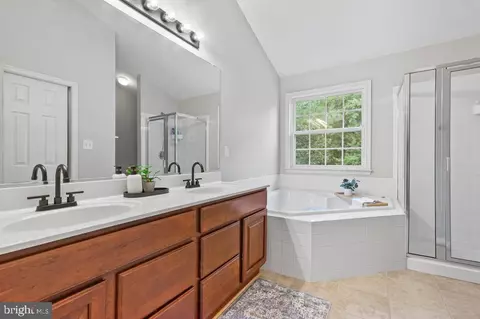 Bath - 12941 Champlain Dr, Manassas, VA 20112 photo 1 of 4