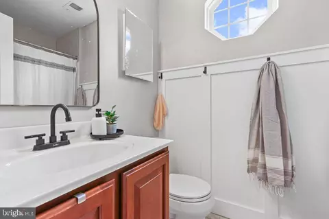 Bath - 12941 Champlain Dr, Manassas, VA 20112 photo 3 of 4