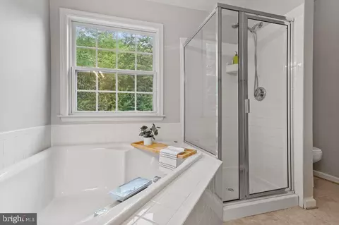 Bath - 12941 Champlain Dr, Manassas, VA 20112 photo 2 of 4