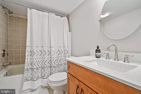 Bath - 12941 Champlain Dr, Manassas, VA 20112 photo 4 of 4
