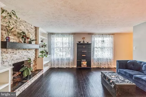 Living - 4203 Avon Dr, Dumfries, VA 22025 photo 3 of 3