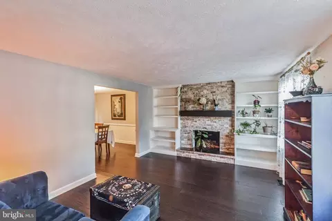 Living - 4203 Avon Dr, Dumfries, VA 22025 photo 1 of 3