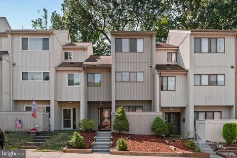 1809 Old Post Ter, Woodbridge, VA 22191