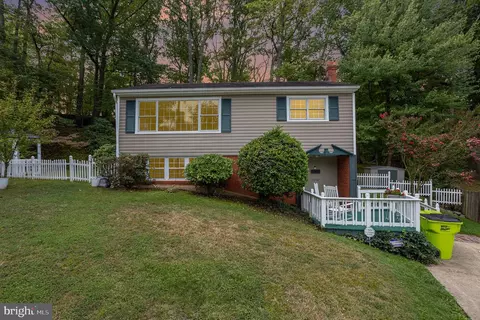 1944 Willow Ln, Woodbridge, VA 22191